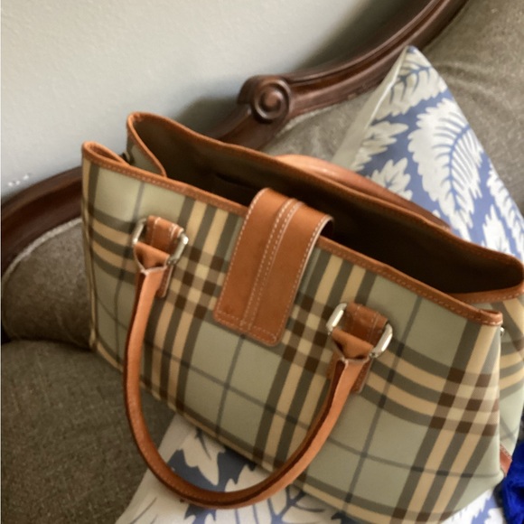 Burberry bag - Picture 2 of 13